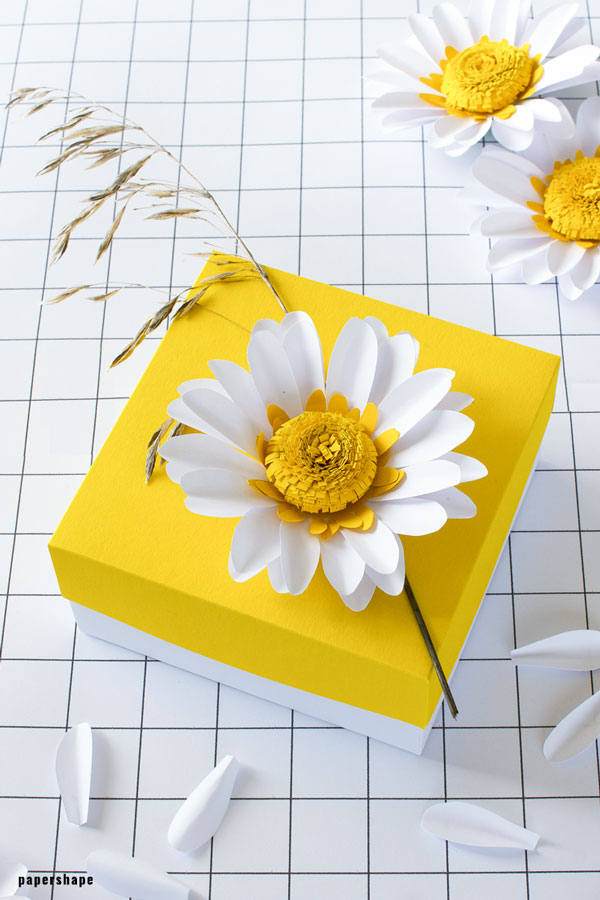 Gänseblümchen aus Papier basteln als kreative Geschenkverpackung #papercraft #bastelnmitpapier #paperflowers